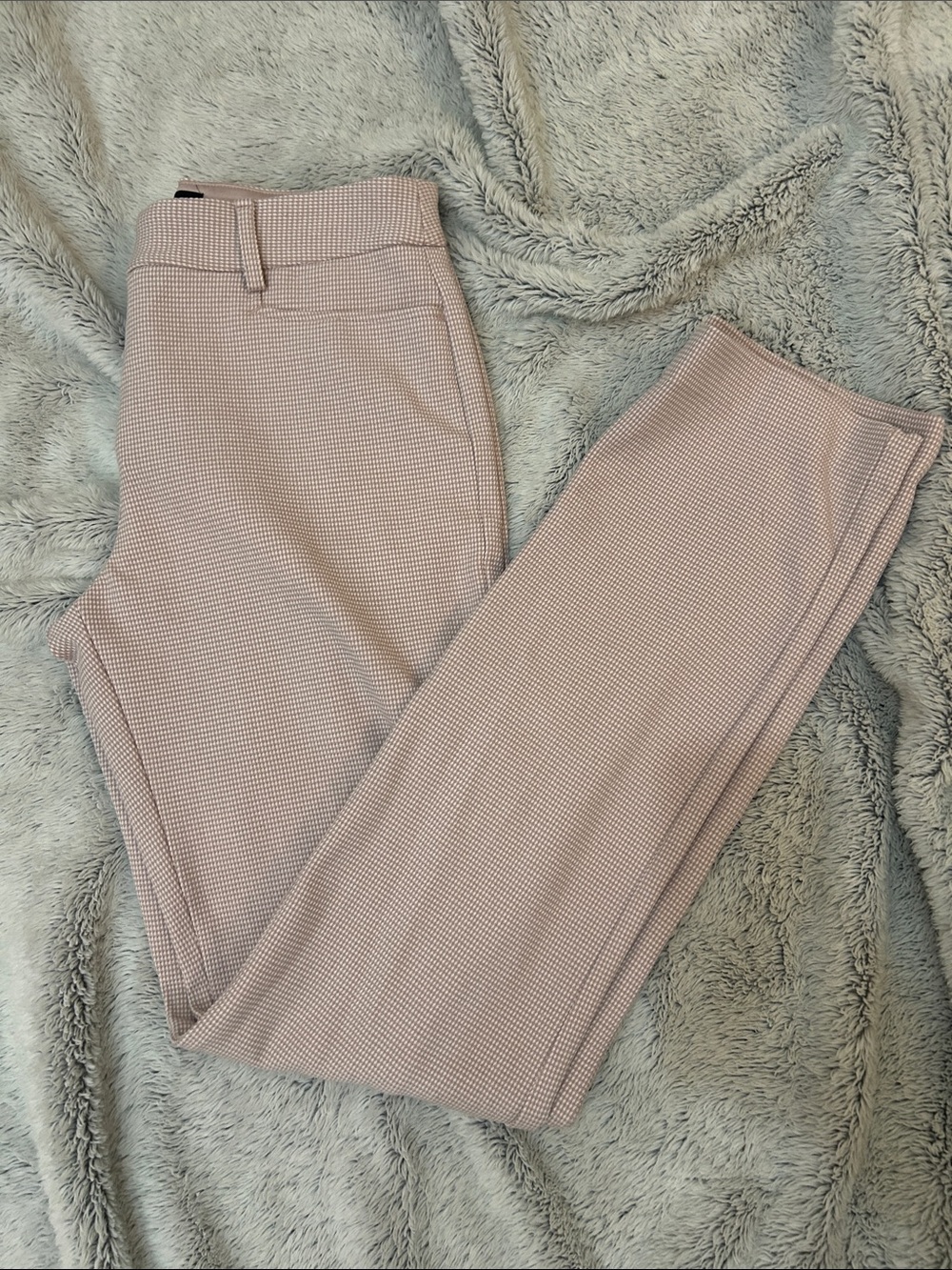 4 Long Express Columnist mid-rise Pants in Pink and white pattern